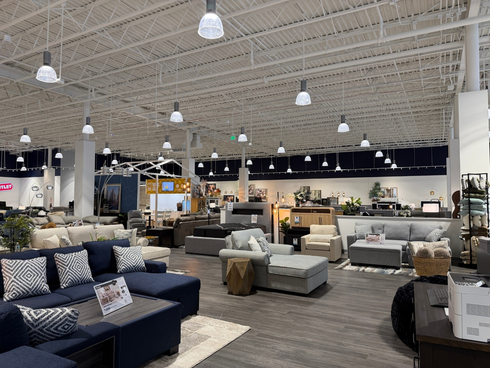 Bob's Discount Furniture Fit-Out &mdash; photo 4